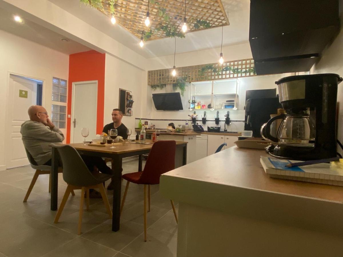 La Maison D'Angelique - Colocation Hoteliere A 150M Gare Tgv- Grande Cuisine Equipee & Salon - Fibre - Netflix Niort Luaran gambar