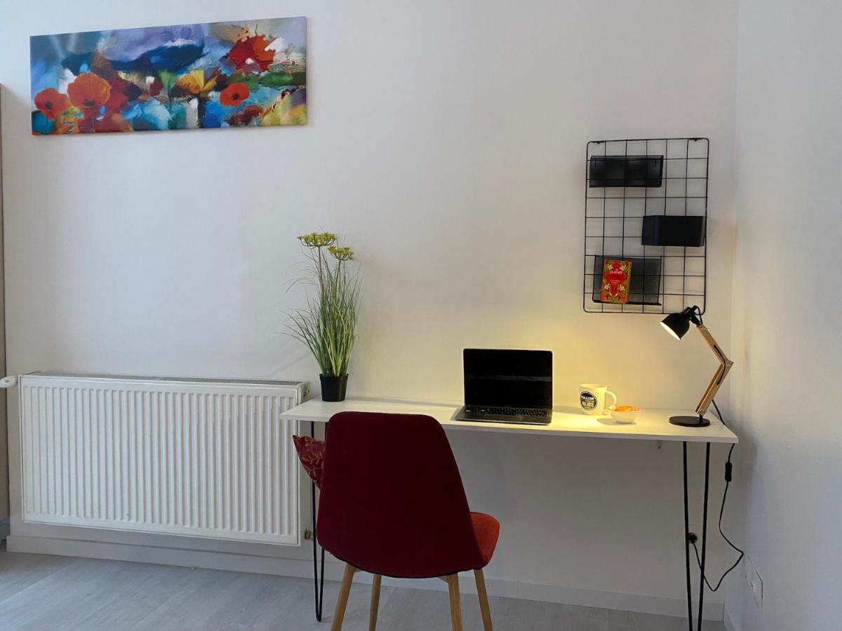 La Maison D'Angelique - Colocation Hoteliere A 150M Gare Tgv- Grande Cuisine Equipee & Salon - Fibre - Netflix Niort Luaran gambar