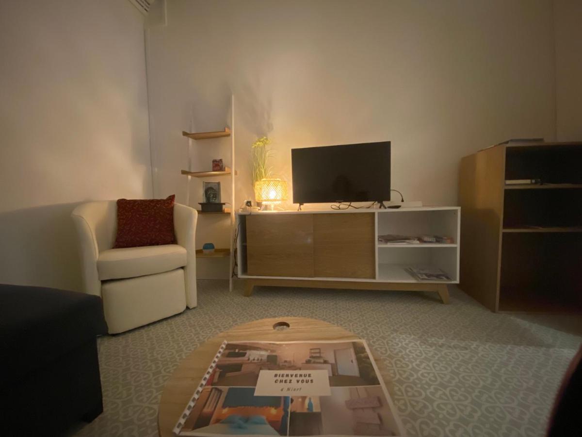 La Maison D'Angelique - Colocation Hoteliere A 150M Gare Tgv- Grande Cuisine Equipee & Salon - Fibre - Netflix Niort Luaran gambar
